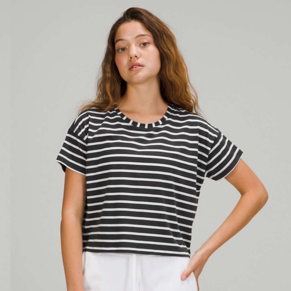 Lululemon cates tee